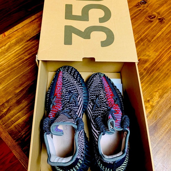 yeezy 350 yecheil on feet
